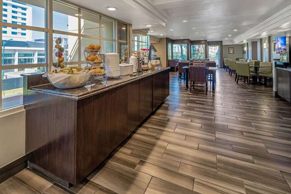 Amenities - La Quinta Inn & Suites Disneyland Anaheim - I-5, Exit 109