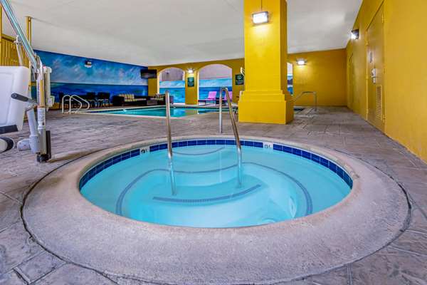 Pool - La Quinta Inn & Suites Disneyland Anaheim - I-5, Exit 109