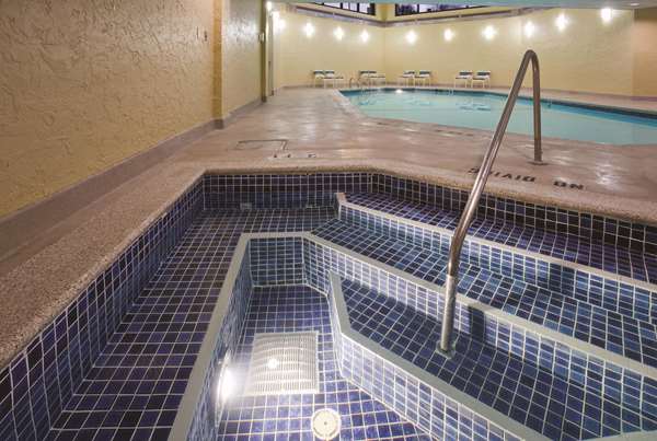 Pool - La Quinta Inn & Suites West Bloomington