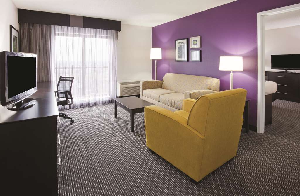 LA QUINTA INN STE BLOOMINGTON WEST-guestroom-Guest Room,Suite,On-Site.jpg