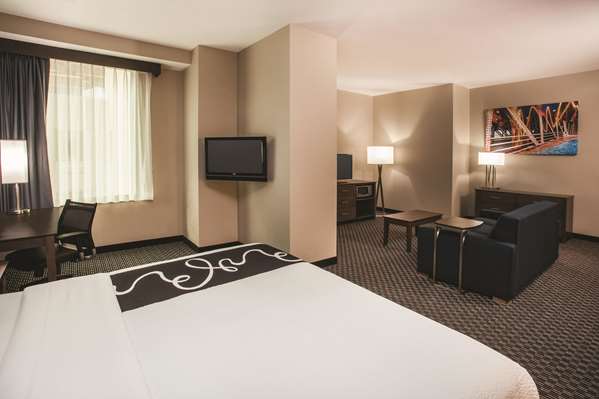 Suite - La Quinta Inn & Suites Downtown Chicago