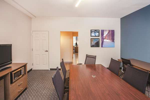 Suite - La Quinta Inn & Suites Downtown Chicago