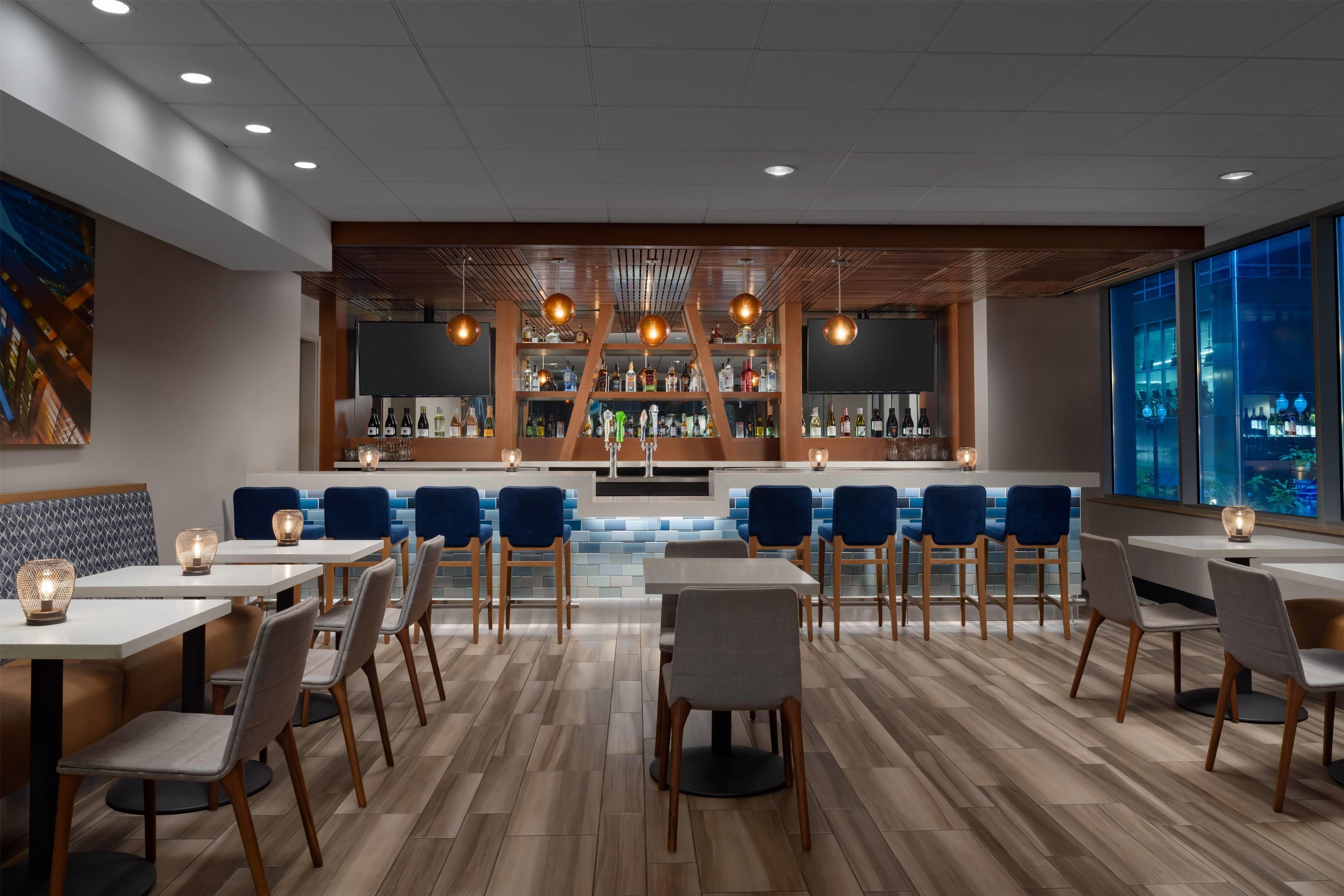 BarLounge | La Quinta Inn & Suites by Wyndham Chicago Downtown