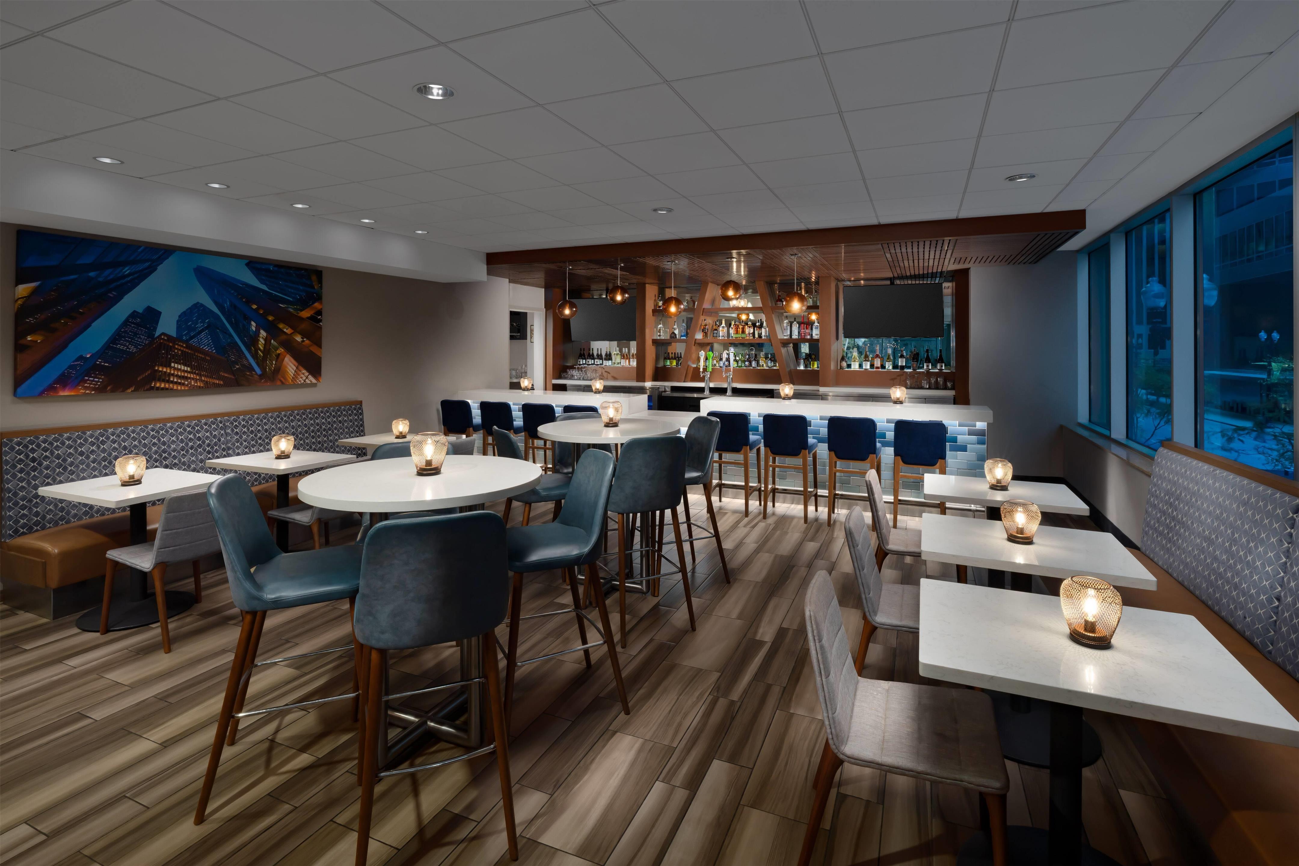 BarLounge | La Quinta Inn & Suites by Wyndham Chicago Downtown