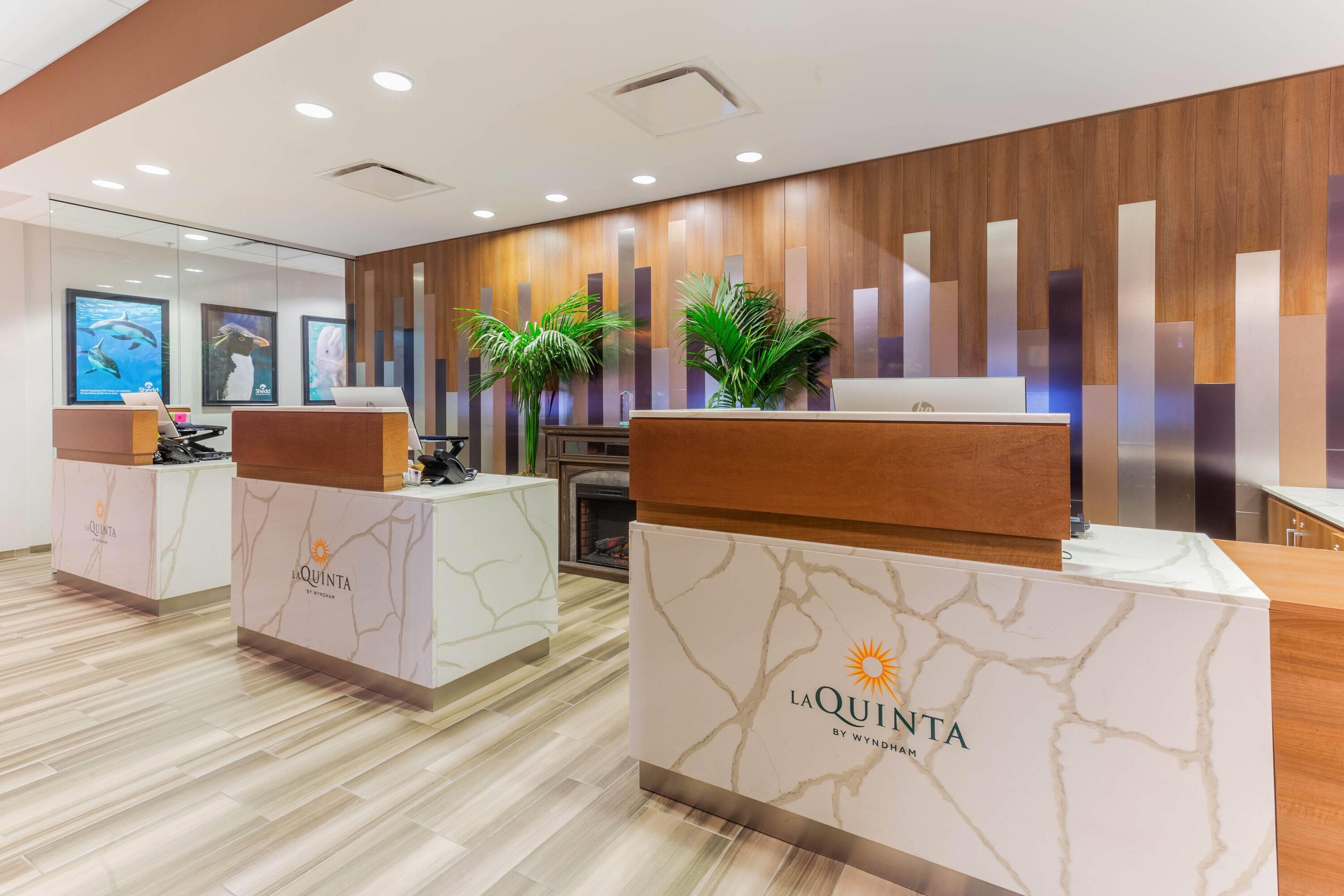Lobby | La Quinta Inn & Suites by Wyndham Chicago Downtown