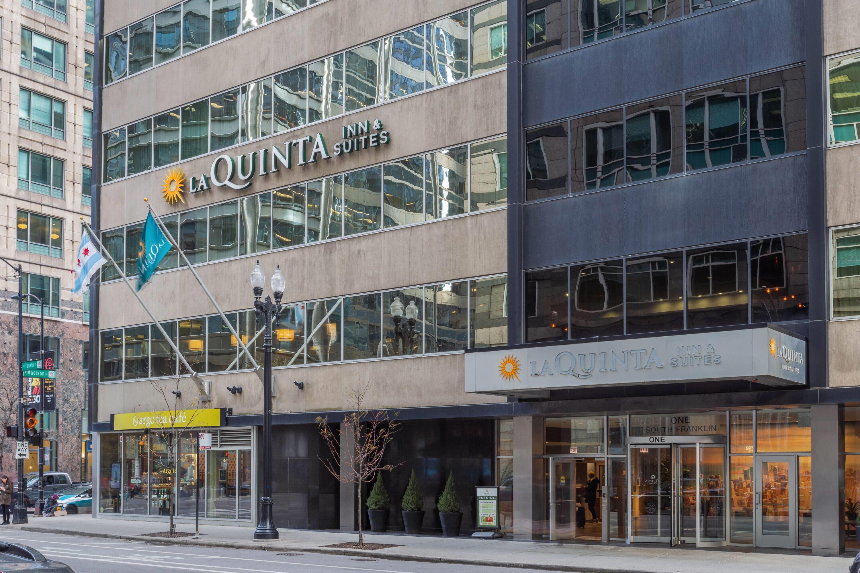 Exterior | La Quinta Inn & Suites by Wyndham Chicago Downtown