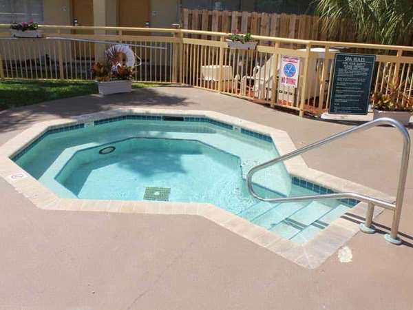 Pool - La Quinta Inn Northeast Fort Lauderdale