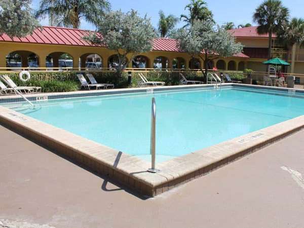 Pool - La Quinta Inn Northeast Fort Lauderdale