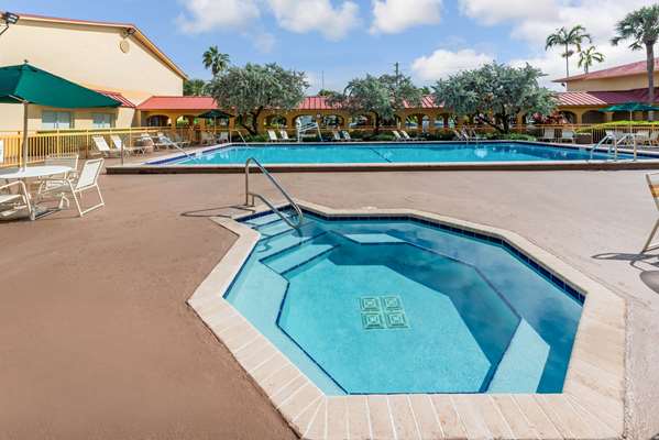 Pool - La Quinta Inn Northeast Fort Lauderdale