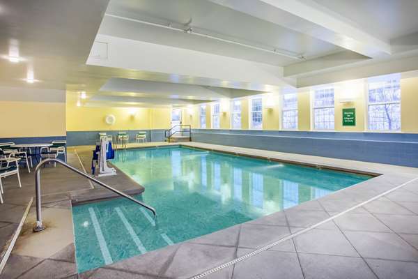 Pool - La Quinta Inn & Suites St Albans