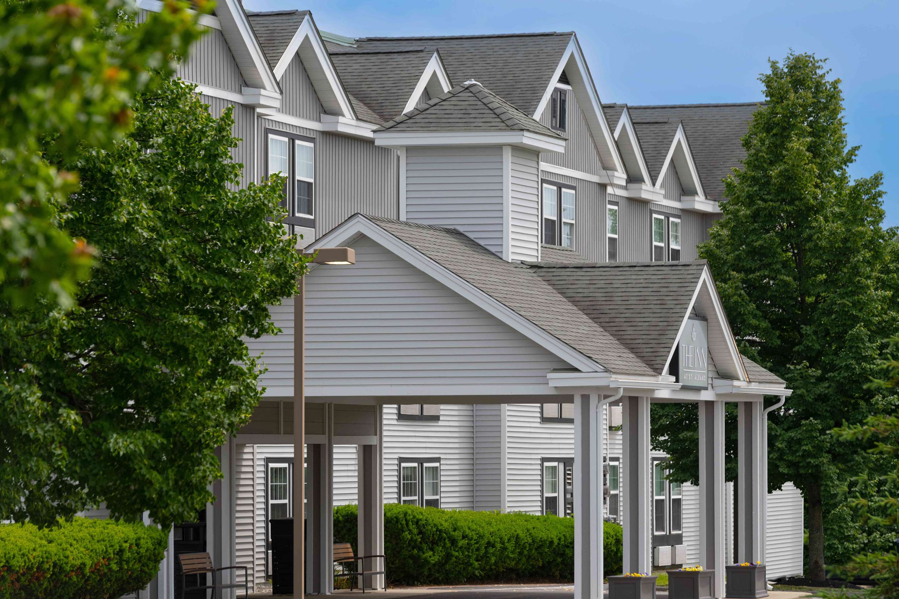 Exterior | La Quinta Inn & Suites by Wyndham St. Albans