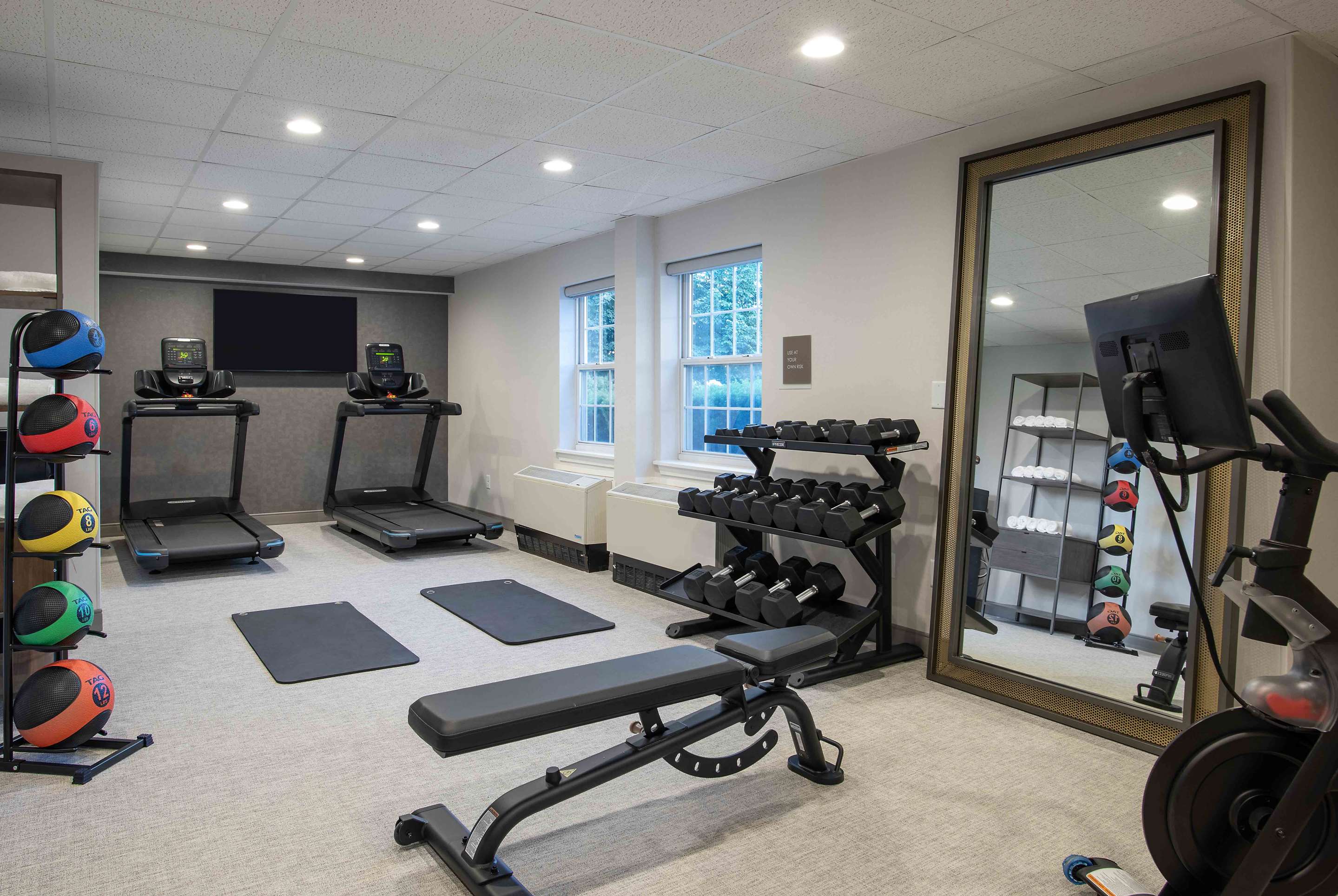fitness center | La Quinta Inn & Suites by Wyndham St. Albans