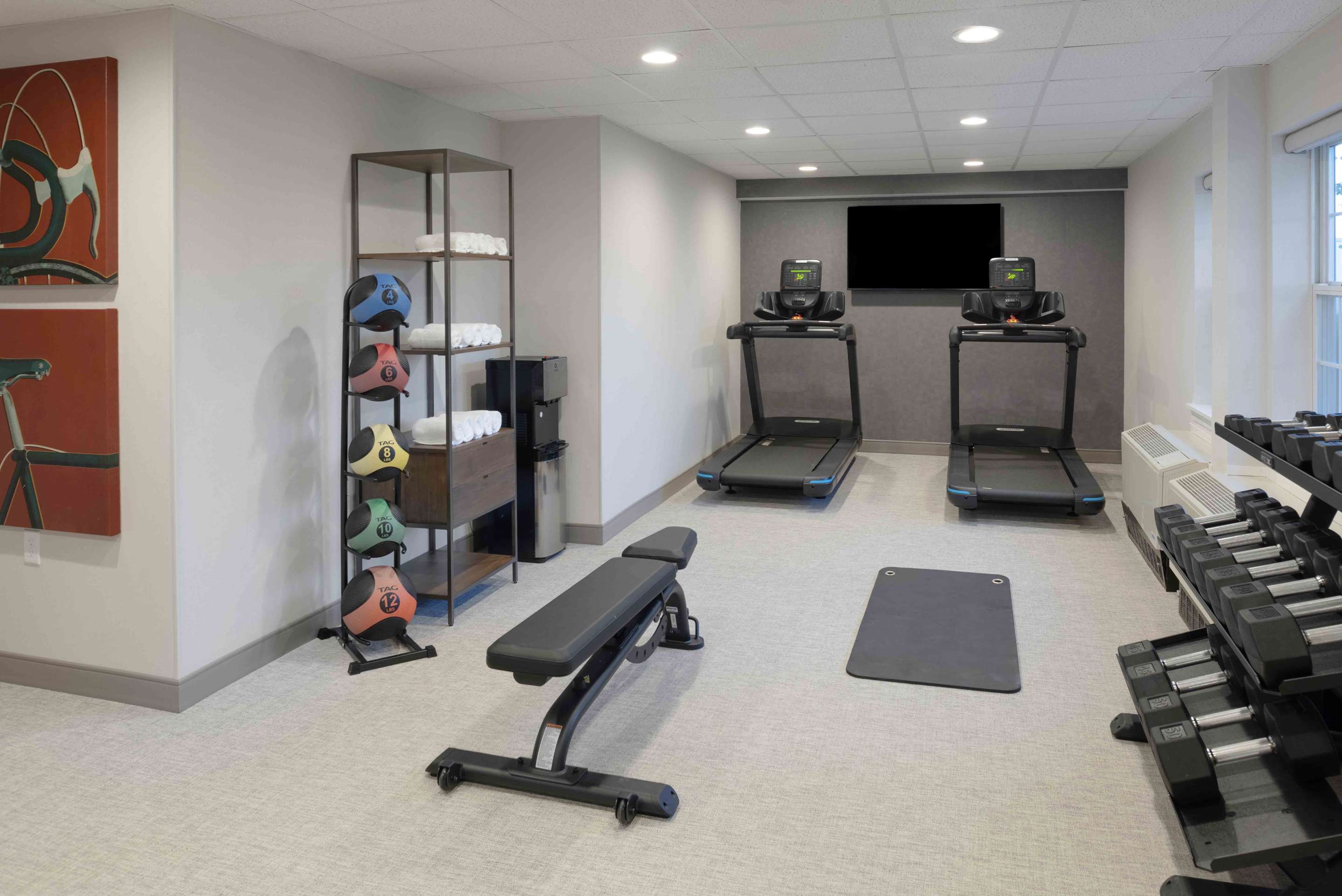 fitness center | La Quinta Inn & Suites by Wyndham St. Albans