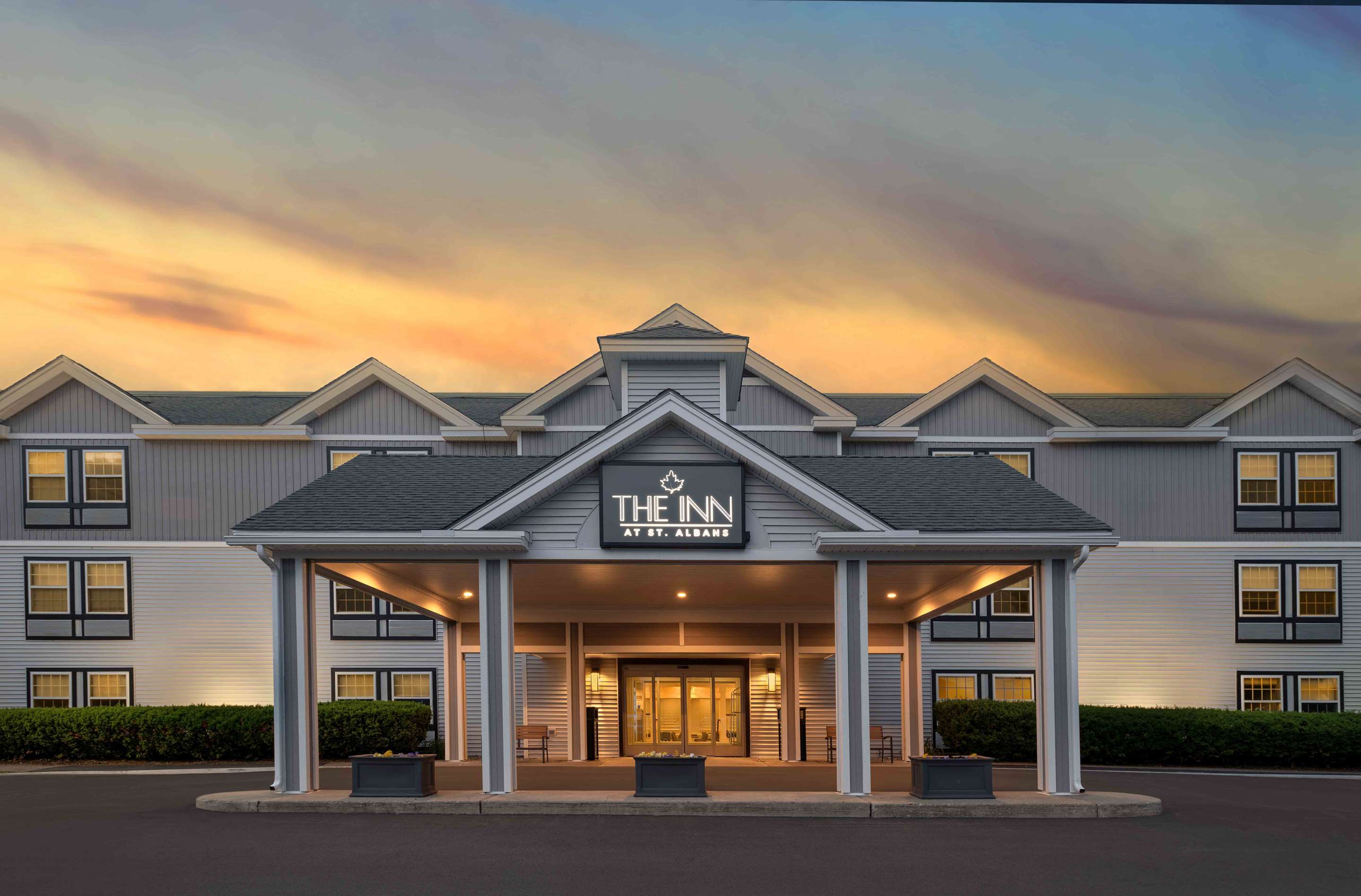 exterior view | La Quinta Inn & Suites by Wyndham St. Albans