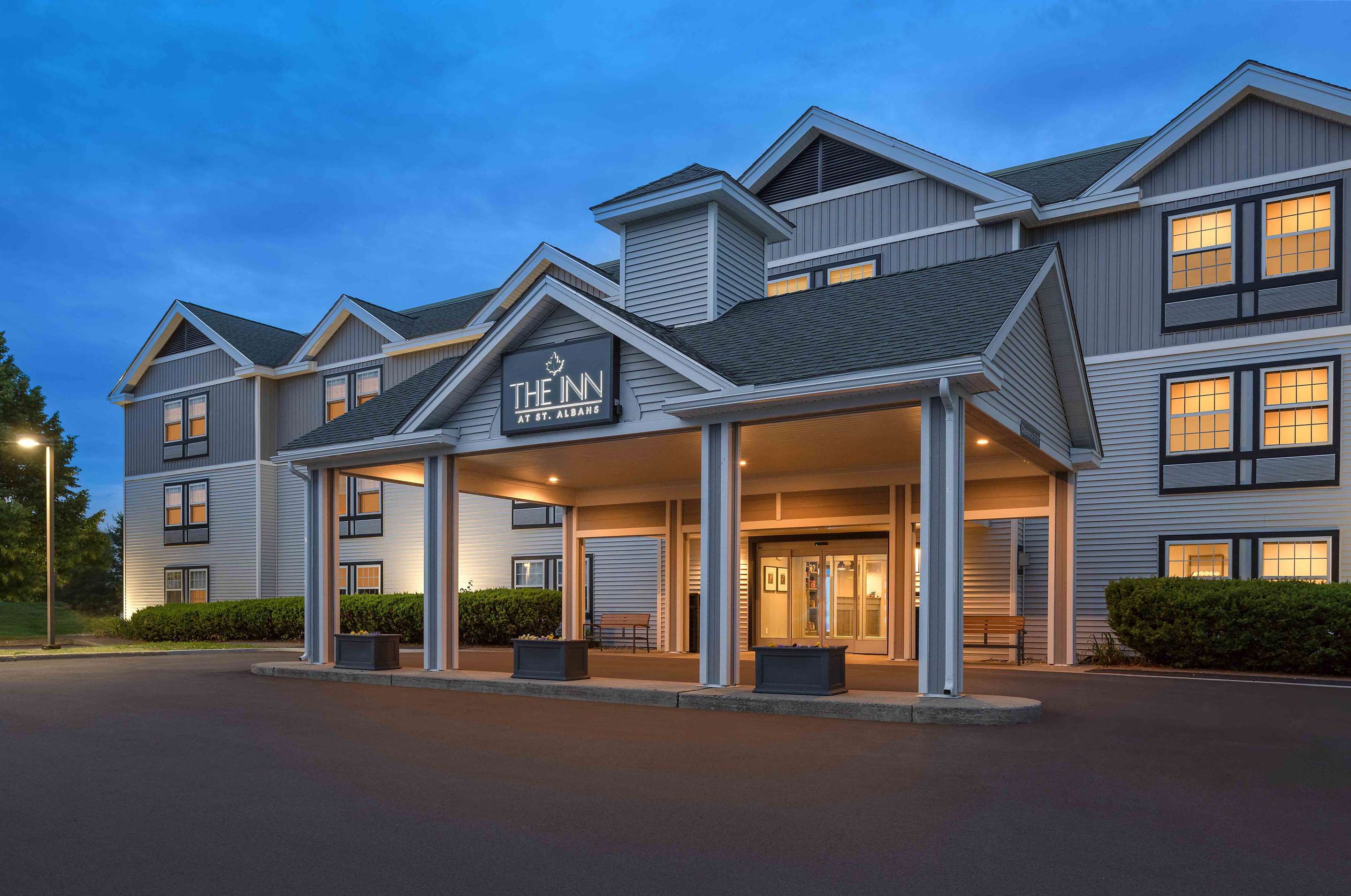 exterior view | La Quinta Inn & Suites by Wyndham St. Albans