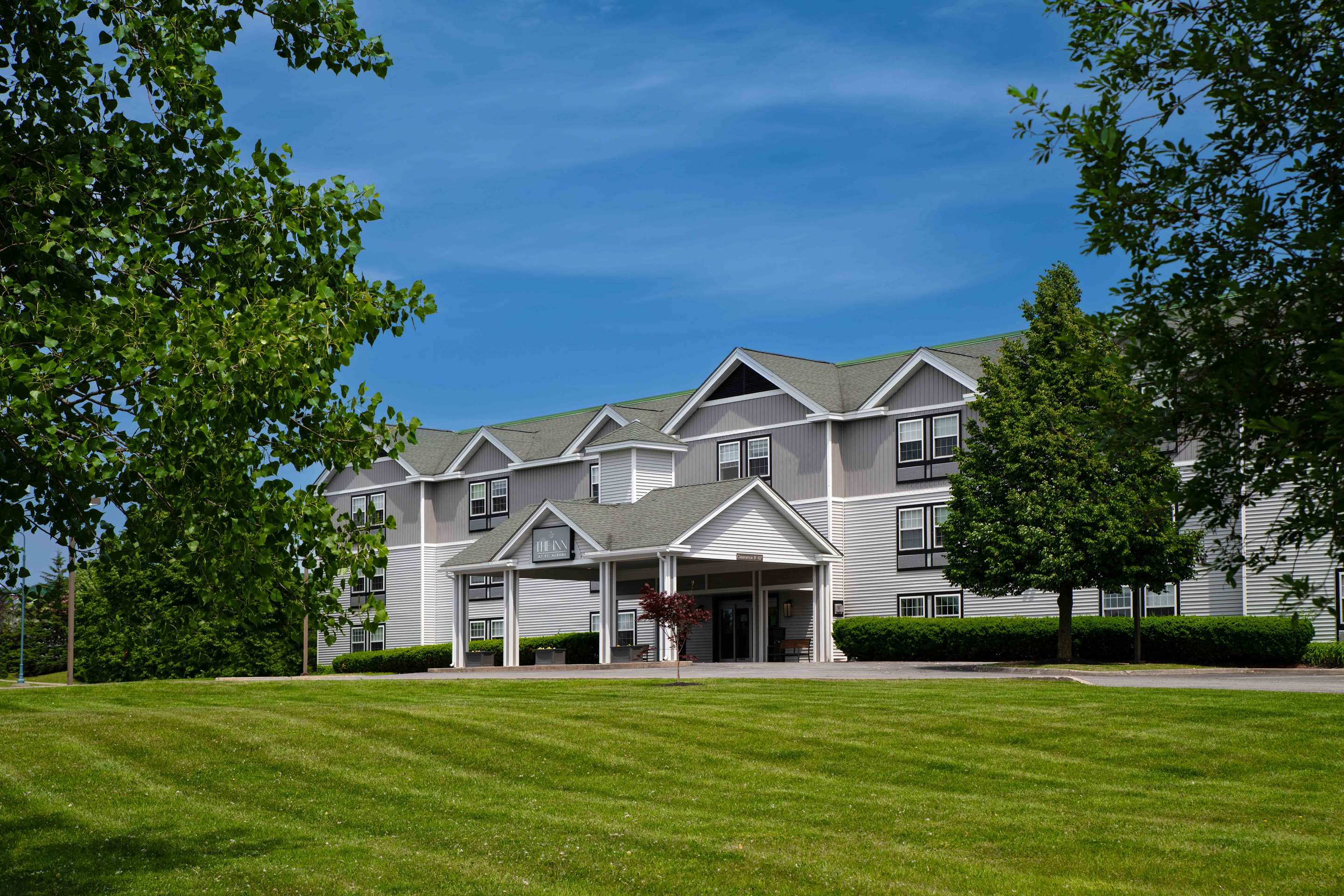 exterior view | La Quinta Inn & Suites by Wyndham St. Albans
