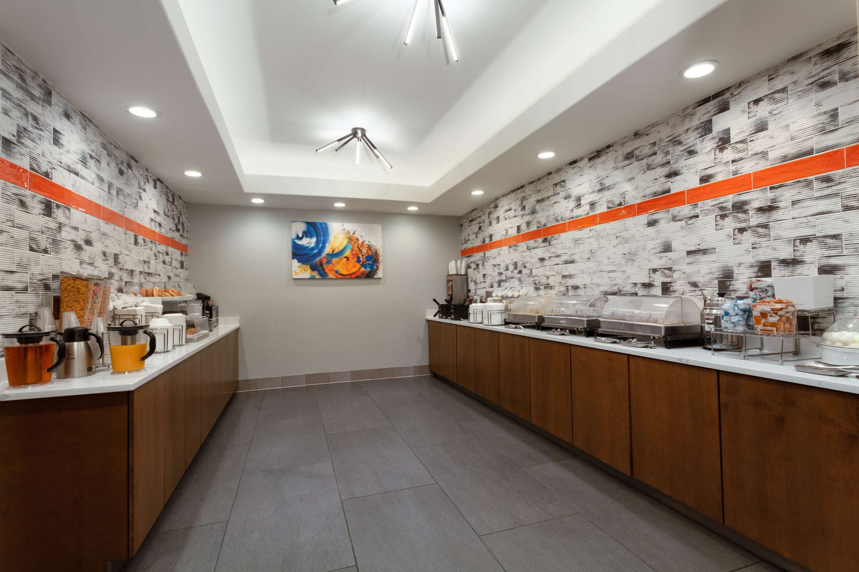 complimentary breakfast | La Quinta Inn & Suites by Wyndham Ft. Myers-Sanibel Gateway