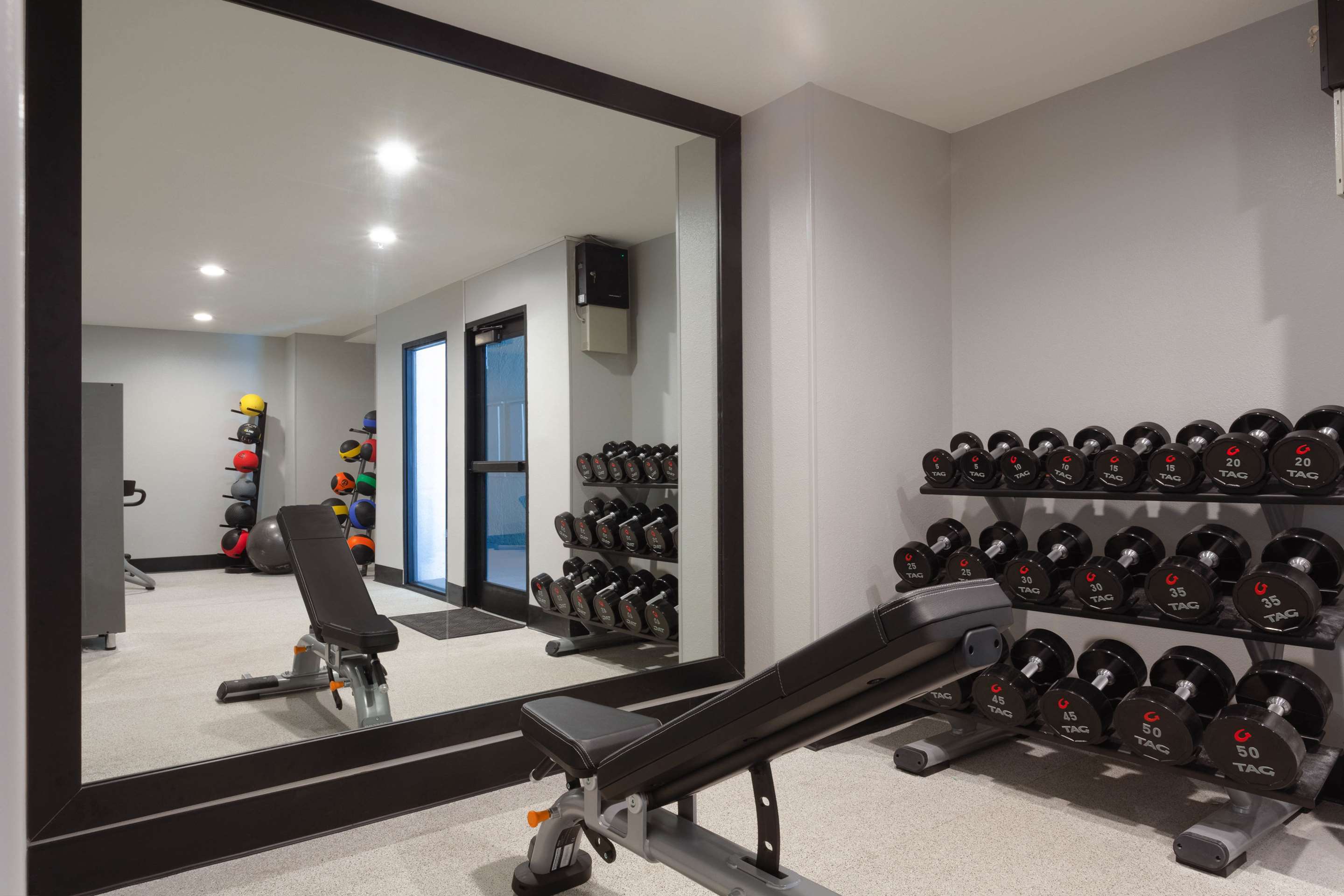 fitness room | La Quinta Inn & Suites by Wyndham Ft. Myers-Sanibel Gateway