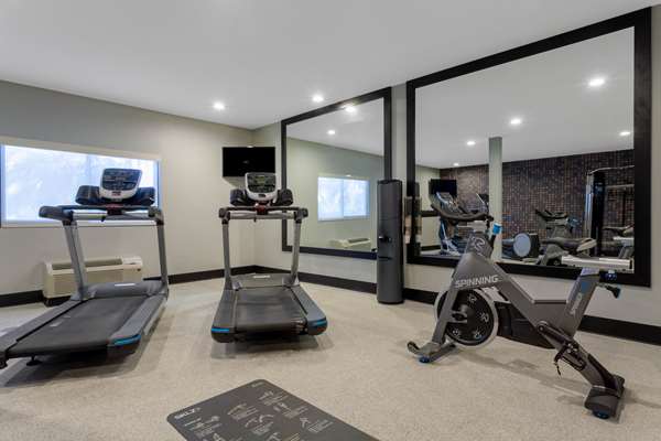 Fitness/ Exercise Room - La Quinta Inn & Suites Sanibel Fort Myers