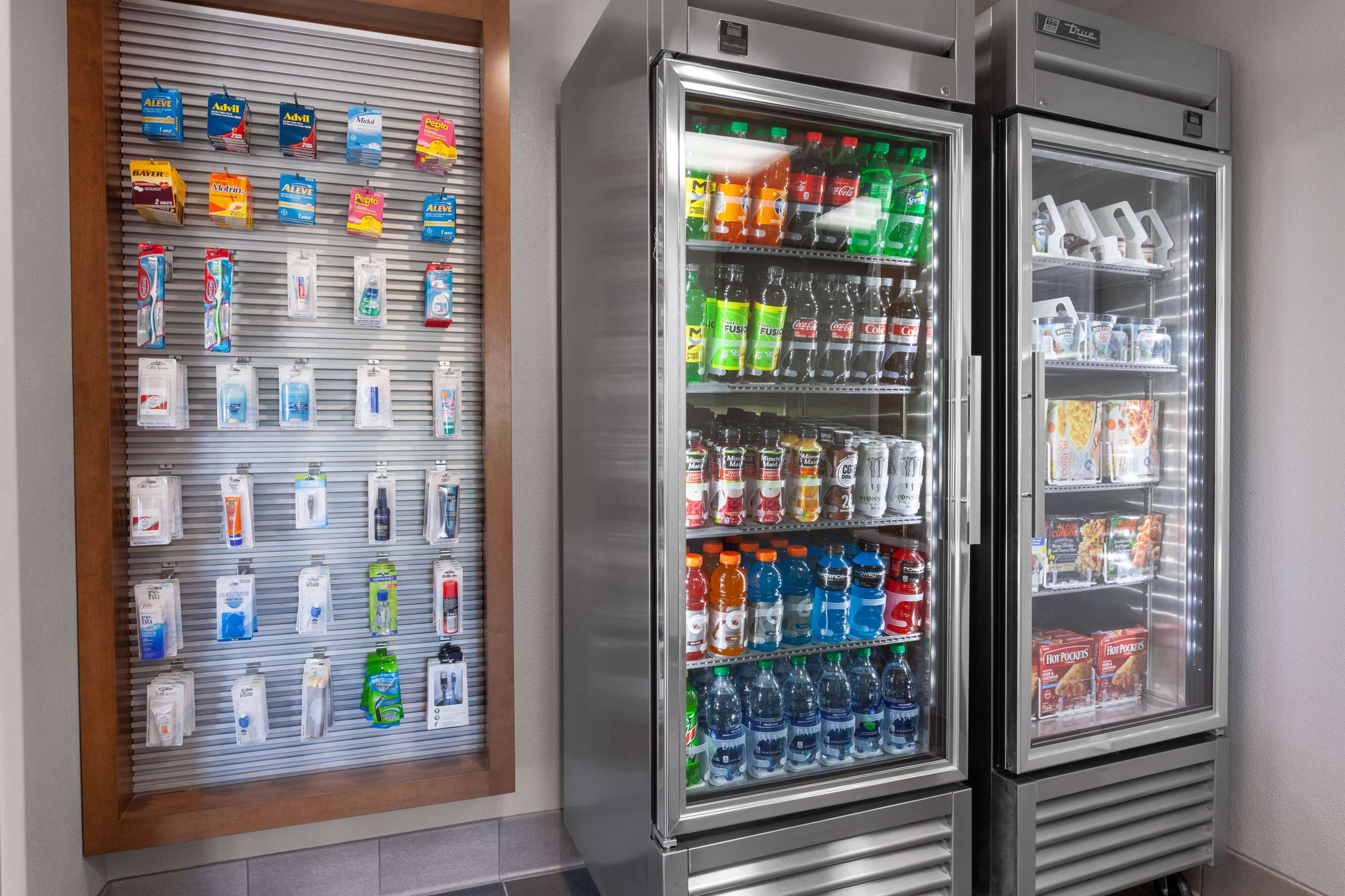 sundries mart | La Quinta Inn & Suites by Wyndham Ft. Myers-Sanibel Gateway