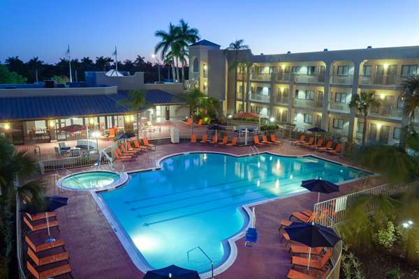 Pool - La Quinta Inn & Suites Sanibel Fort Myers
