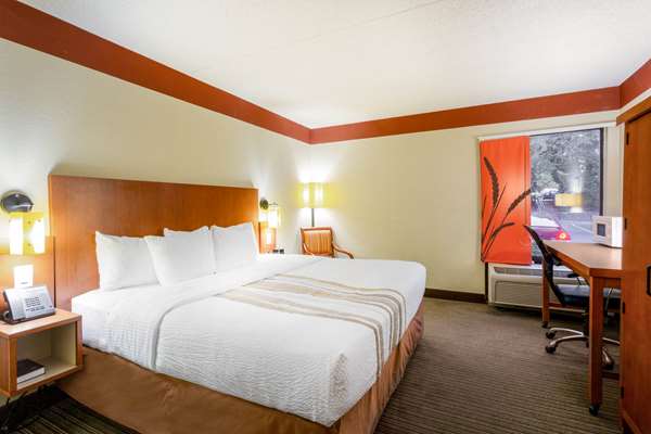  - La Quinta Inn Airport North Charlotte - I-85, Exit 33