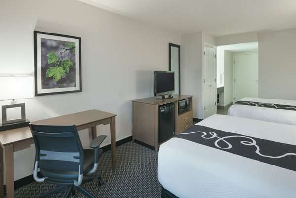  - La Quinta Inn & Suites Rancho Cordova - US 50, Exit 18