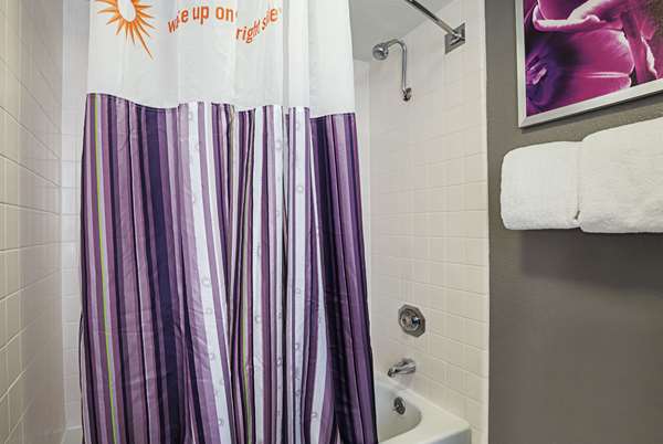  - La Quinta Inn & Suites Rancho Cordova - US 50, Exit 18