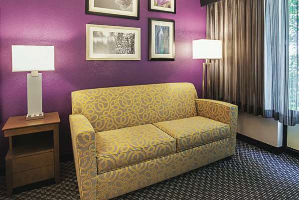  - La Quinta Inn & Suites Rancho Cordova - US 50, Exit 18