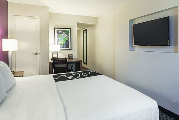  - La Quinta Inn & Suites Rancho Cordova - US 50, Exit 18