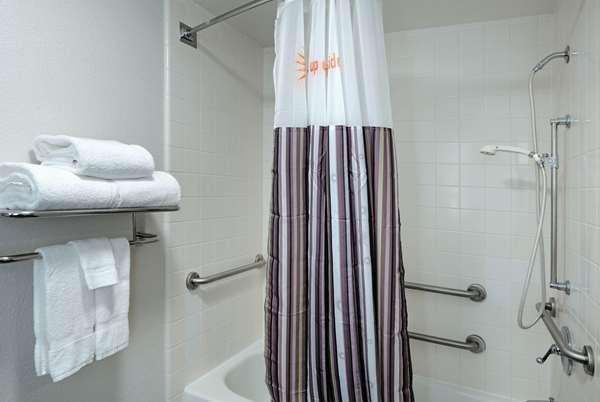  - La Quinta Inn & Suites Rancho Cordova - US 50, Exit 18