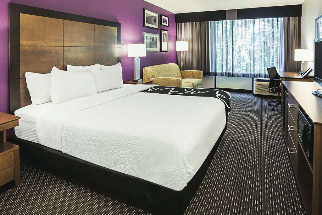La Quinta Inn & Suites by Wyndham Rancho Cordova Sacramento - Tap to explore photos
