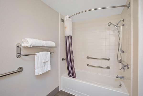  - La Quinta Inn & Suites Rancho Cordova - US 50, Exit 18