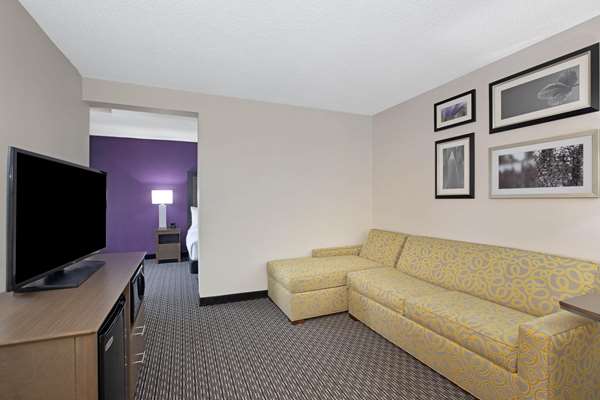 Suite - La Quinta Inn & Suites Rancho Cordova - US 50, Exit 18