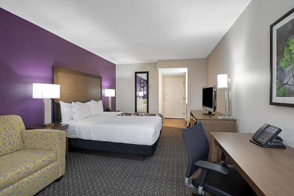  - La Quinta Inn & Suites Rancho Cordova - US 50, Exit 18