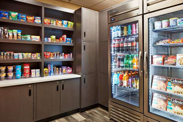  - La Quinta Inn & Suites Thousand Oaks - US 101, Exit 46