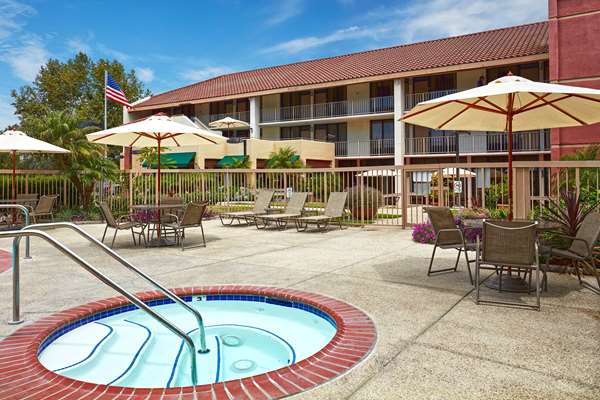 Pool - La Quinta Inn & Suites Thousand Oaks - US 101, Exit 46