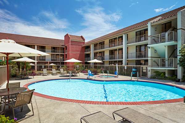 Pool - La Quinta Inn & Suites Thousand Oaks - US 101, Exit 46