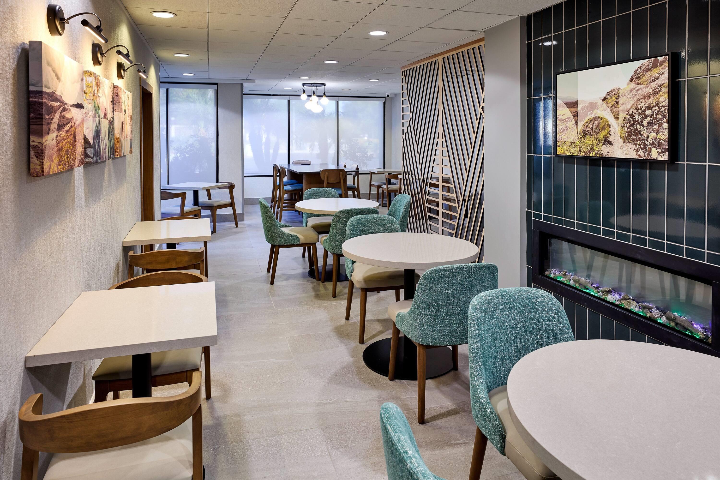 Breakfast Area | La Quinta by Wyndham Thousand Oaks-Newbury Park
