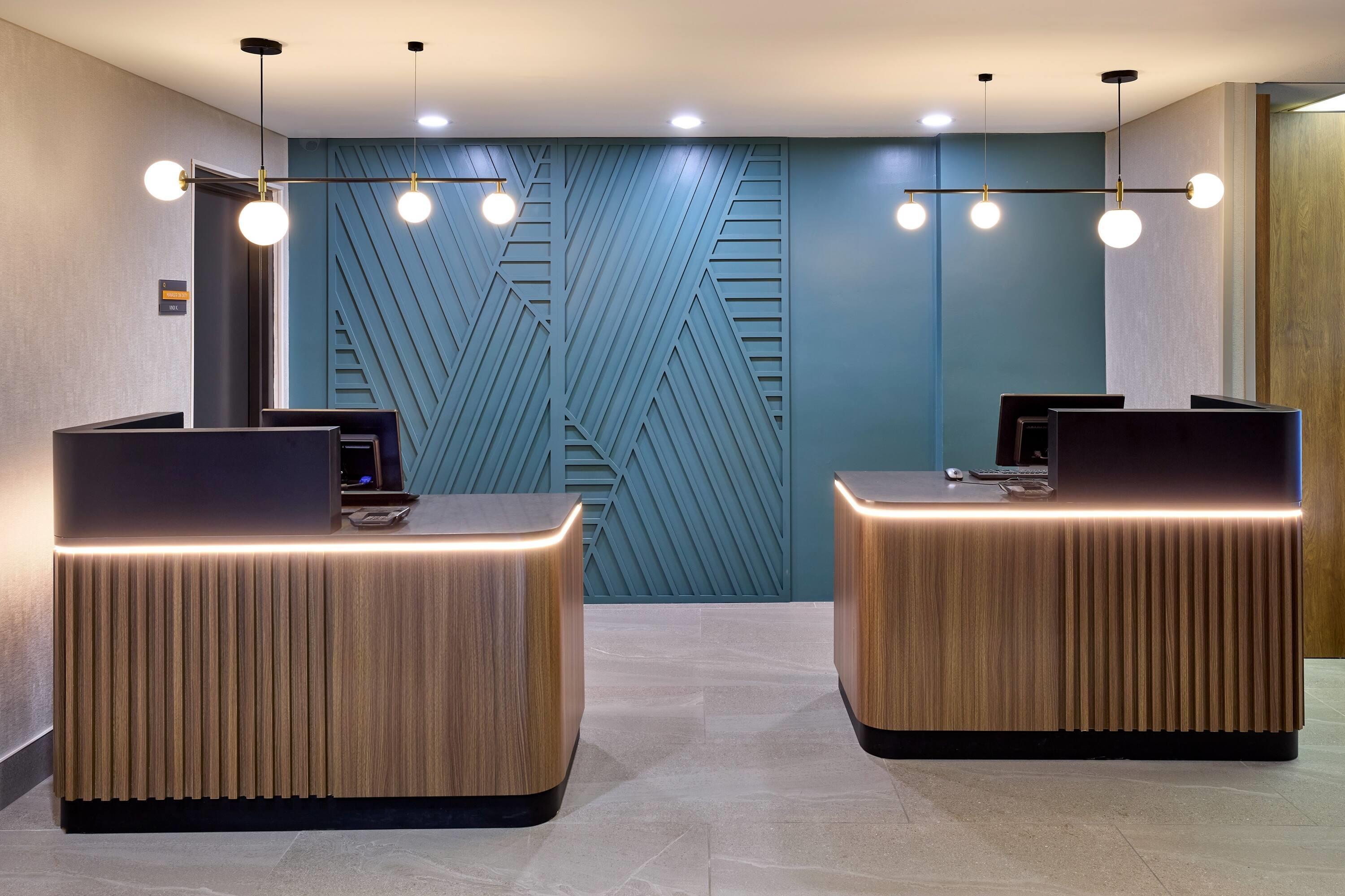Lobby | La Quinta by Wyndham Thousand Oaks-Newbury Park