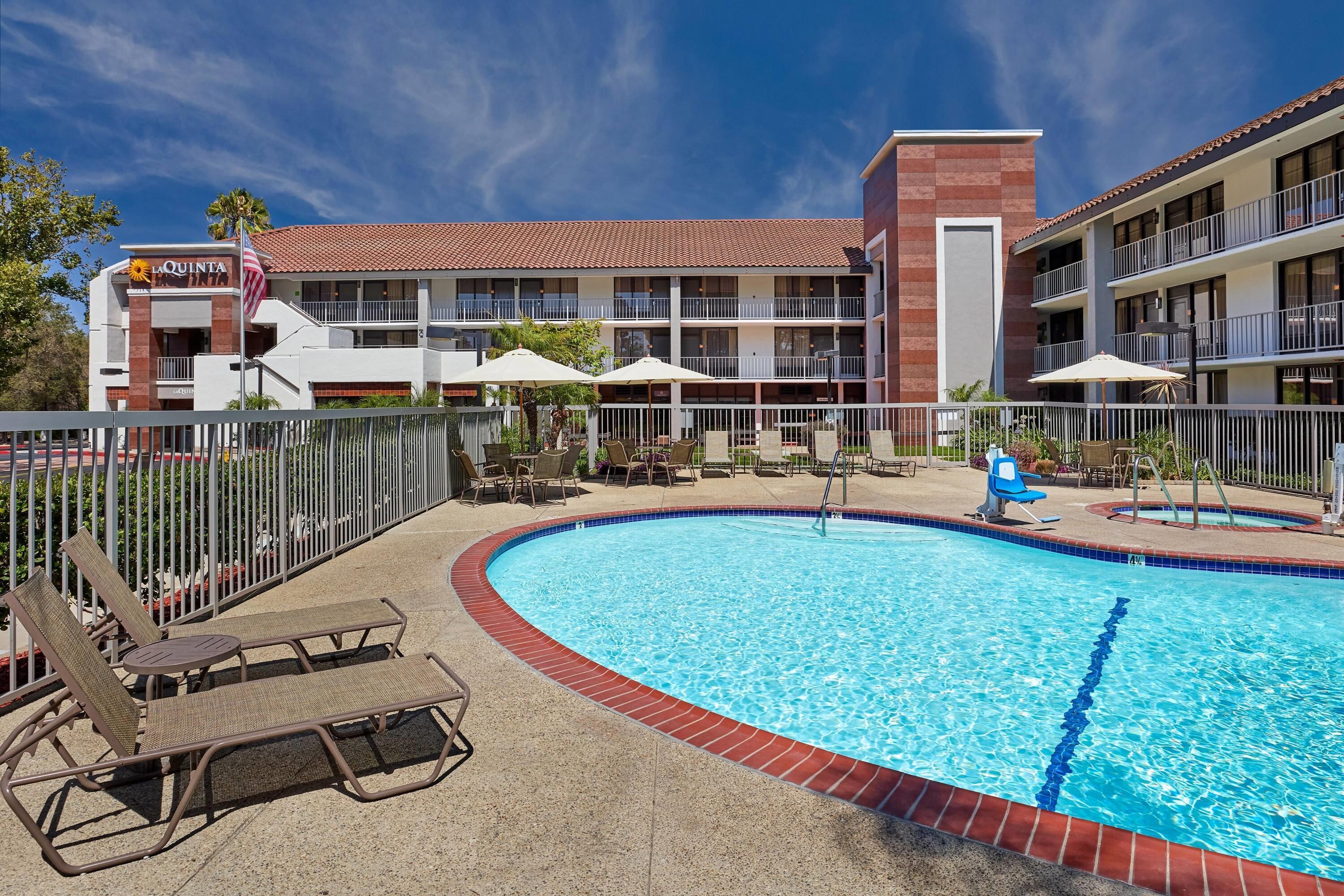 Pool | La Quinta by Wyndham Thousand Oaks-Newbury Park
