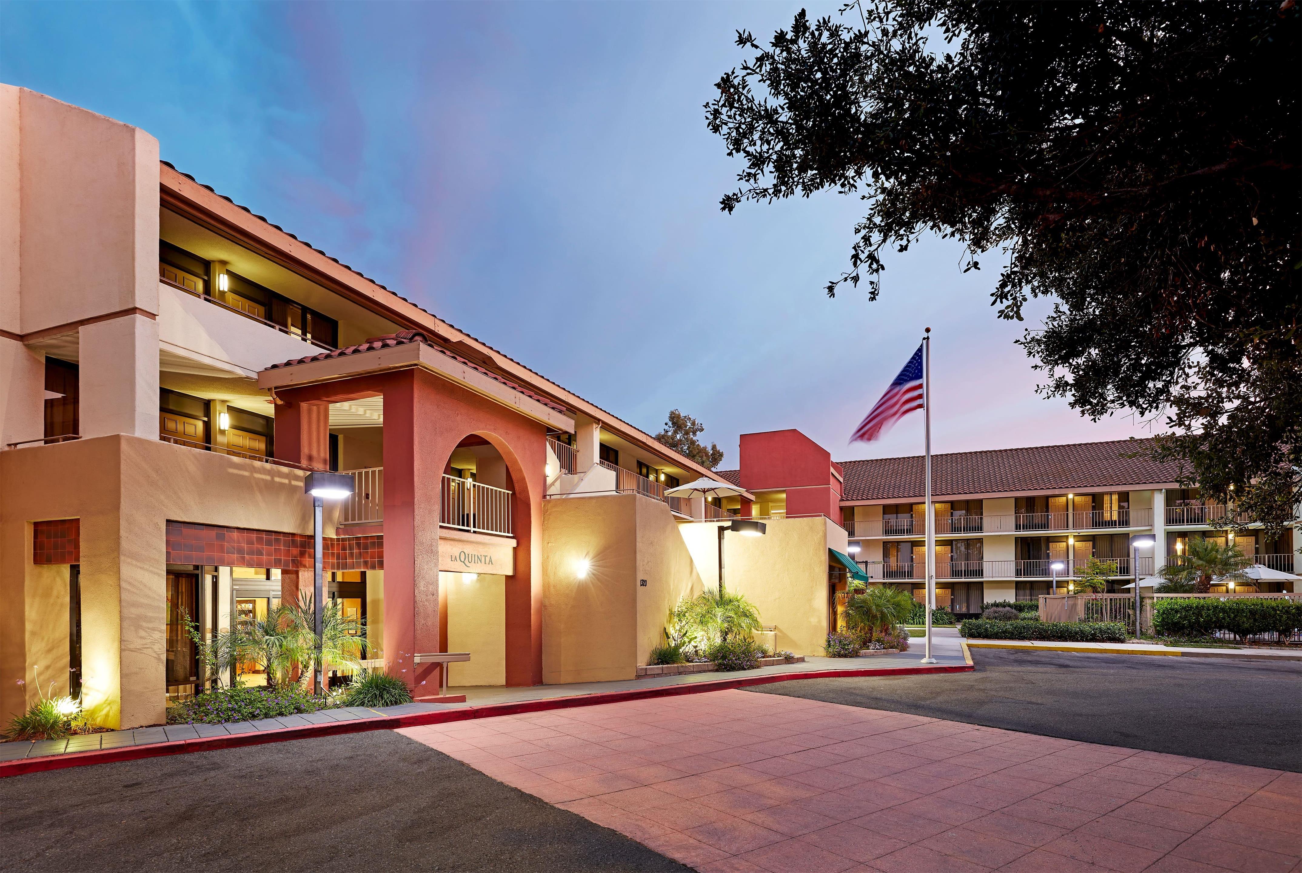 Exterior | La Quinta Inn & Suites by Wyndham Thousand Oaks-Newbury Park
