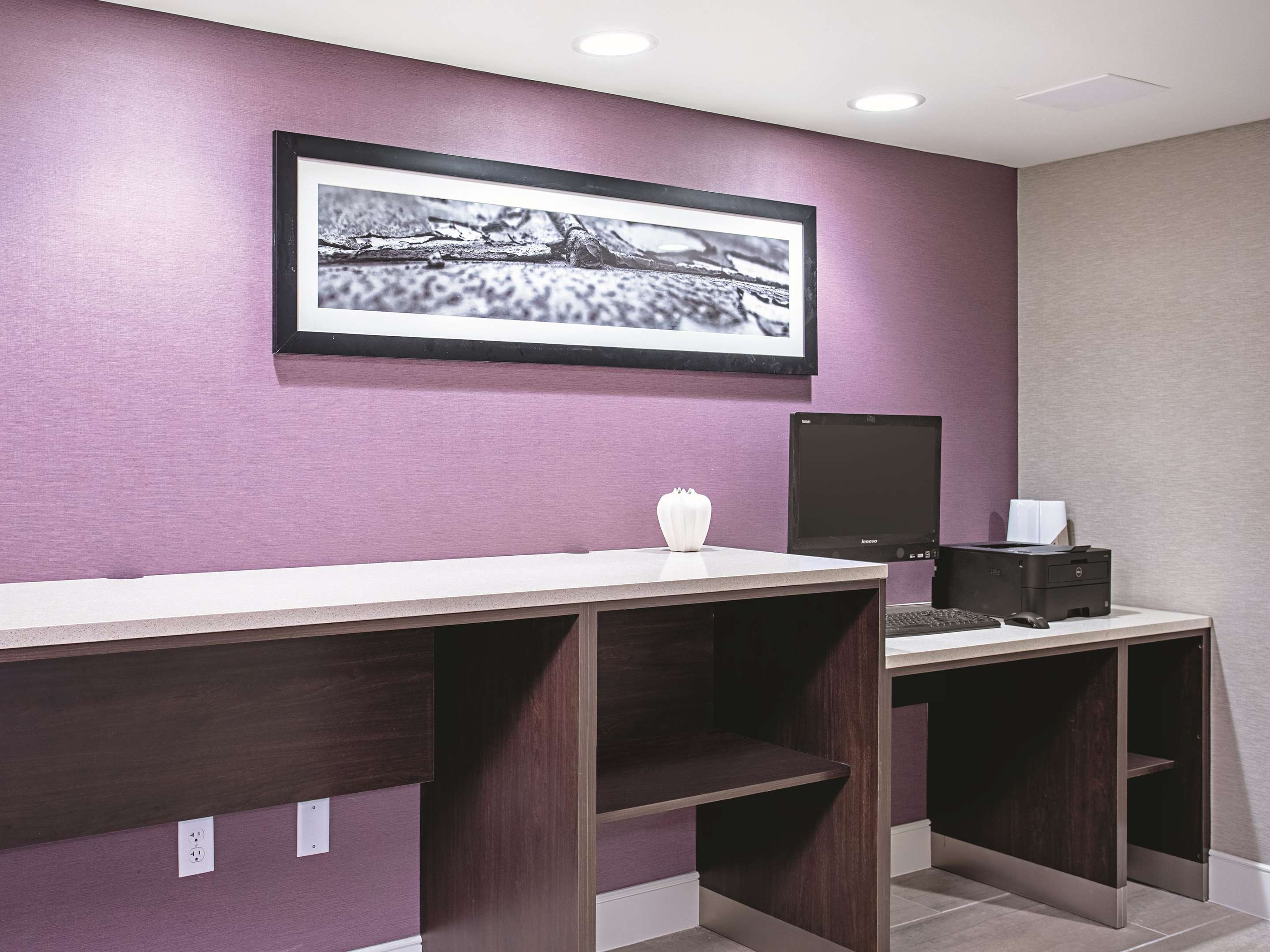 Business Center | La Quinta Inn & Suites by Wyndham Baltimore N / White Marsh