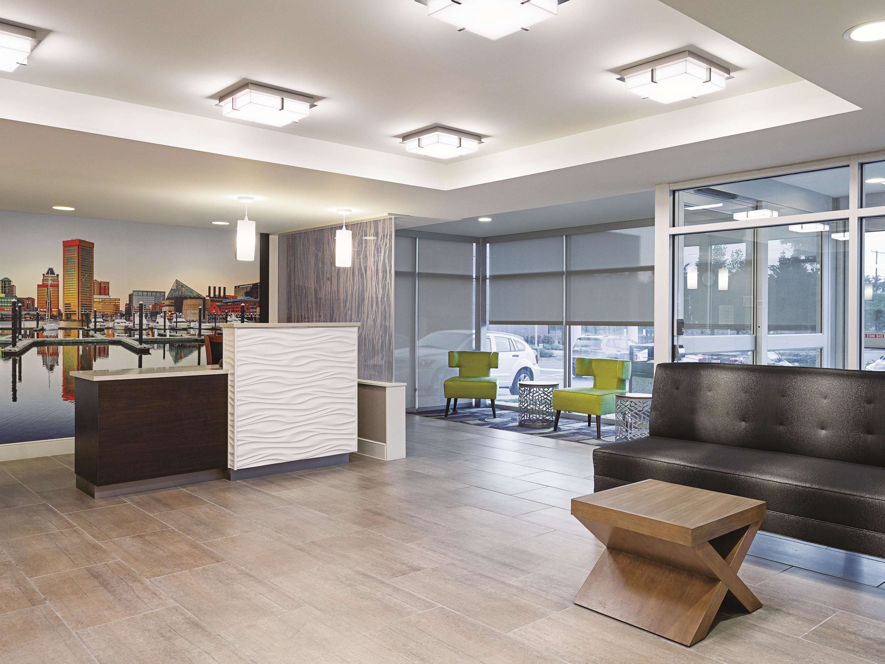 Lobby | La Quinta Inn & Suites by Wyndham Baltimore N / White Marsh