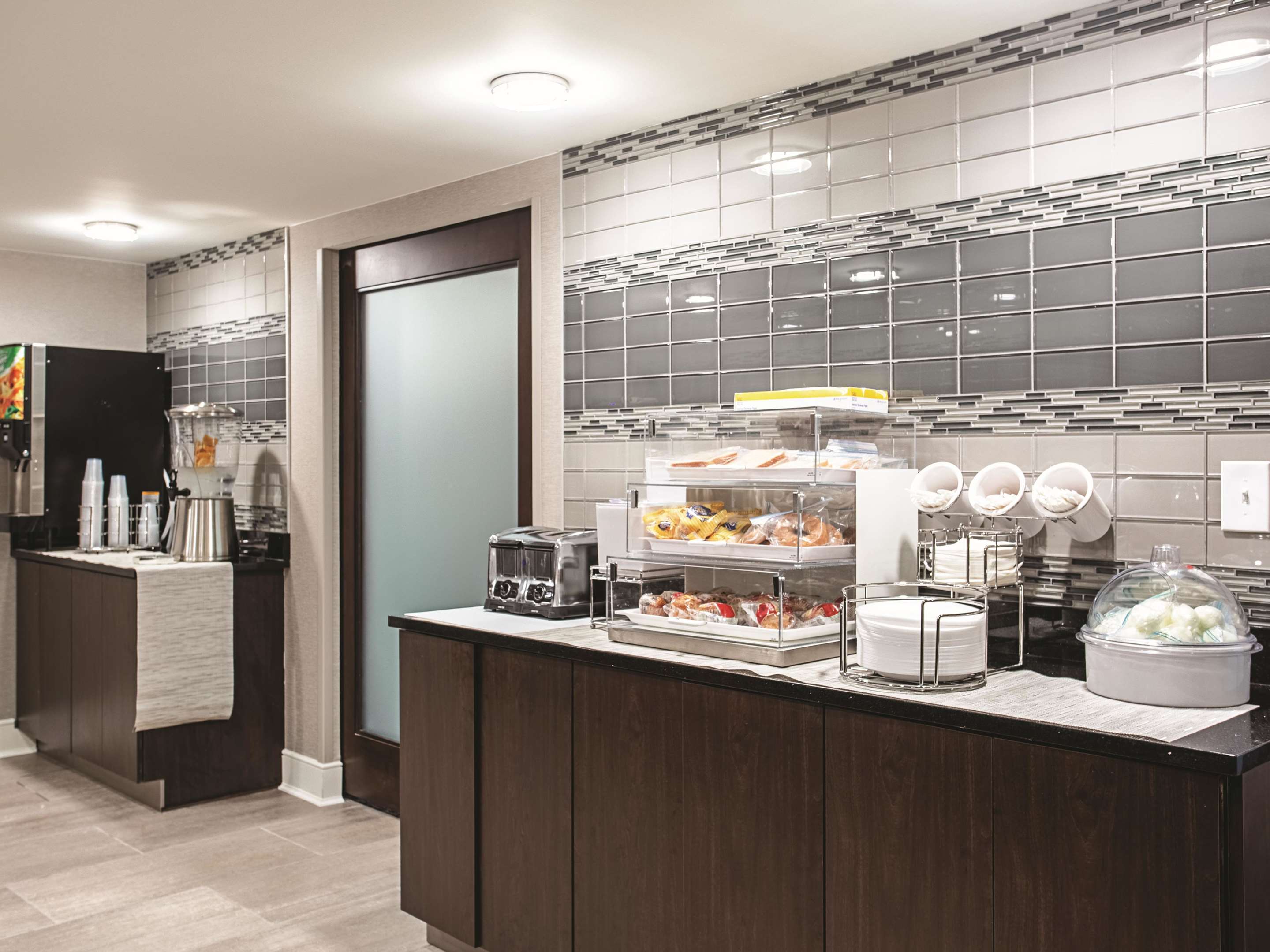 Property amenity | La Quinta Inn & Suites by Wyndham Baltimore N / White Marsh