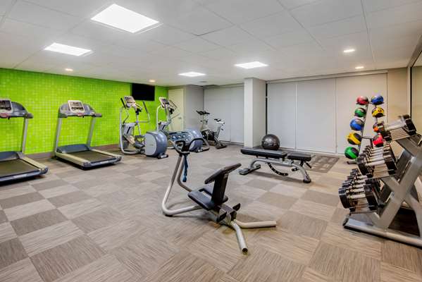 Fitness/ Exercise Room - La Quinta Inn & Suites Airport Linthicum