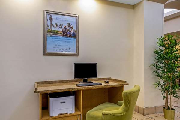 Conference Area - La Quinta Inn & Suites New Haven - I-95, Exit 46