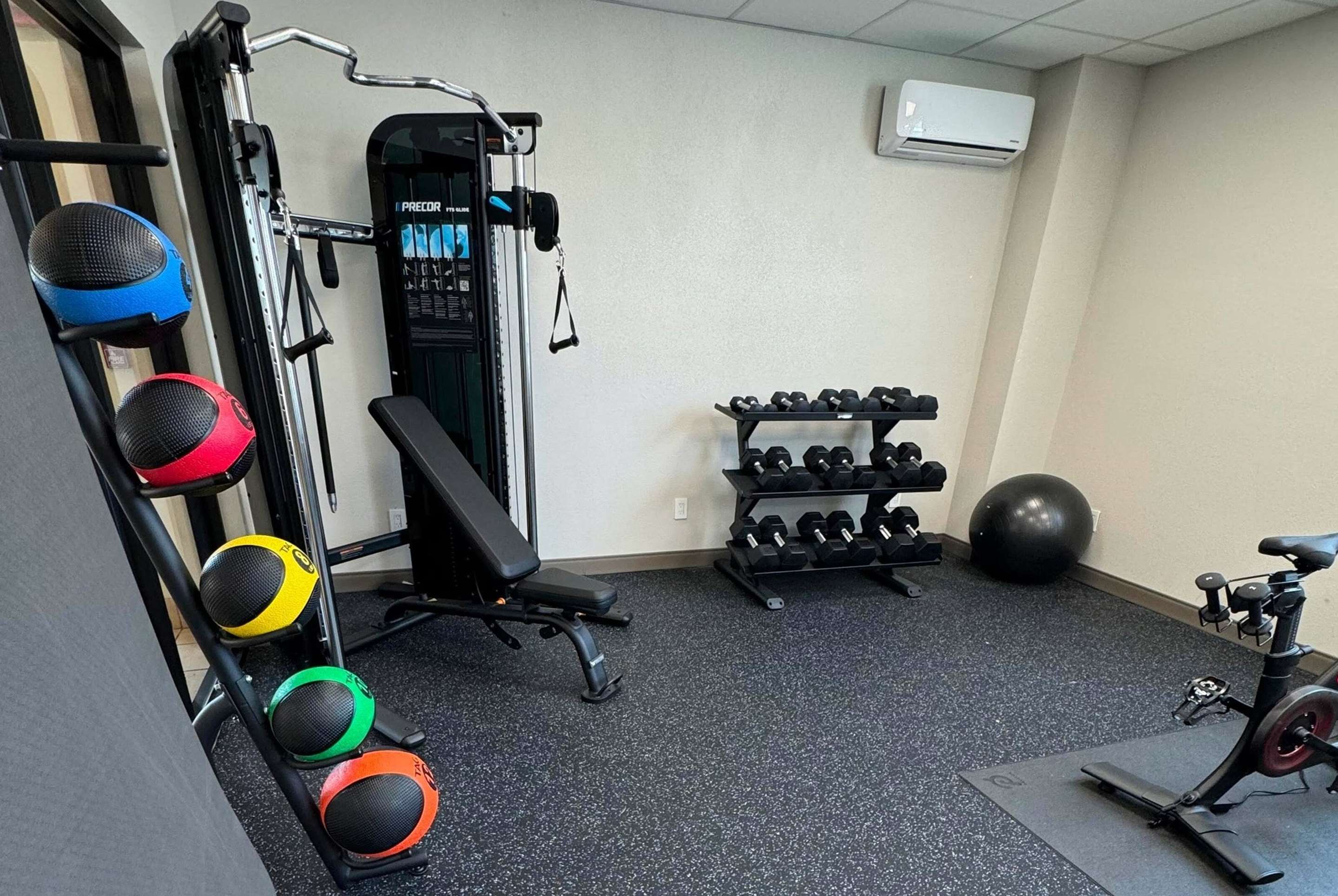 Health club fitness center gym | La Quinta by Wyndham New Haven