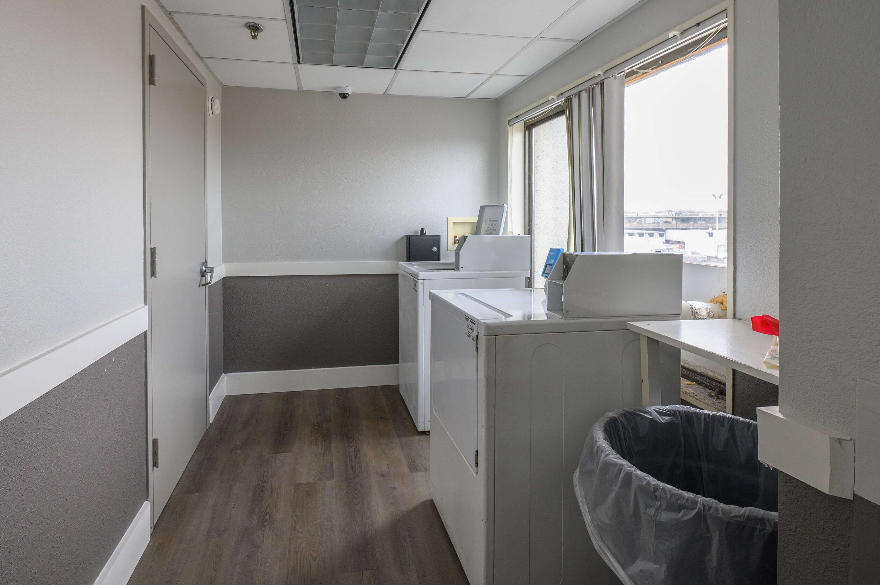 Laundry | La Quinta by Wyndham New Haven