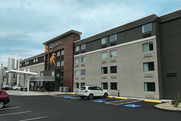 Exterior view - La Quinta Inn & Suites Portland